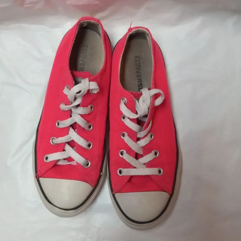 Converse Hot Pink Low Top Little Girl Size 2 Youth